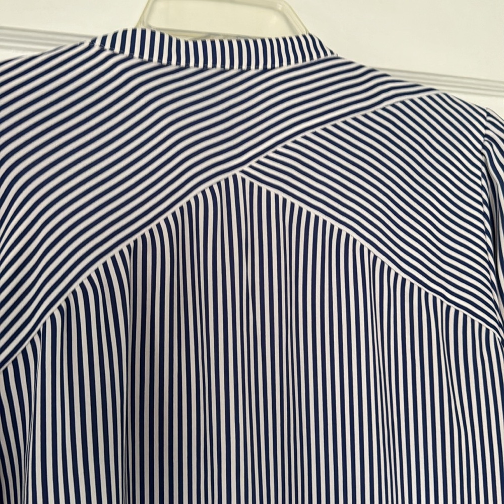 Classy Striped Blouse With Beautiful Details - Picture 6 of 9